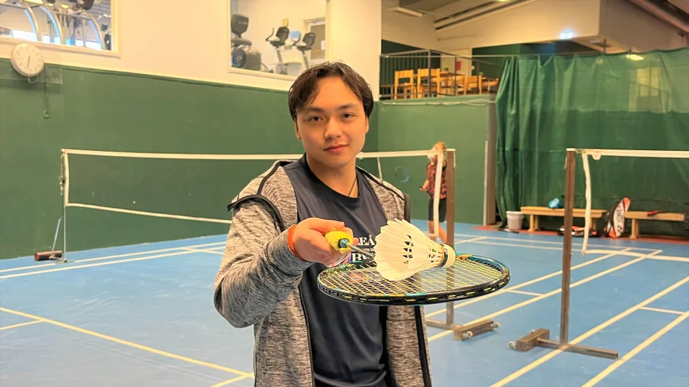 För att få igång små barn och även deras föräldrar startar Kasper Pelli familjeträning för badminton på söndag.