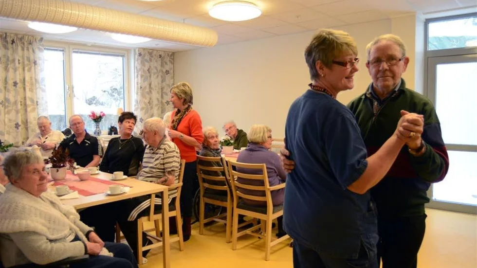 Annika Svensson och Harry Knutsson passade på att ta sig en svängom, när Maggan Johansson spelade upp till dans.