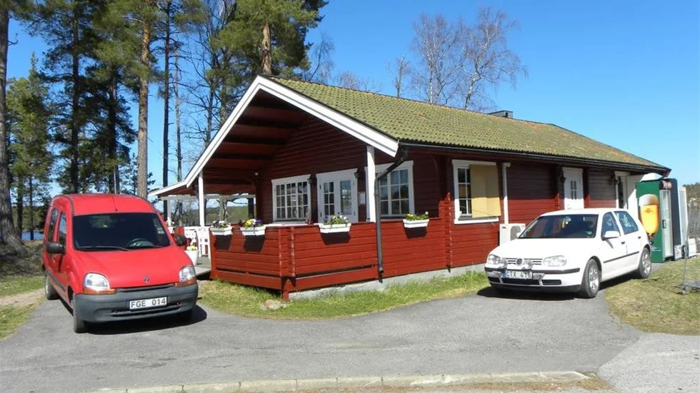 Byggnaden har renoverats både in- och utvändigt.
