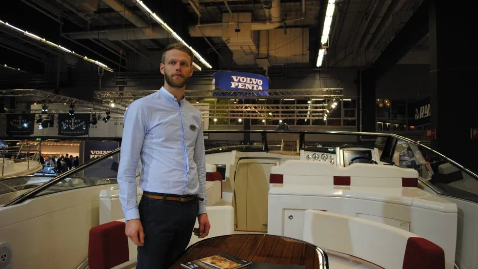 Fredrik Dahl har tidigare både bott i Västervik och arbetat på Windyfabriken. På Göteborgsmässan säljer han bland annat den Västervikstillverkade Windy 39 Camira.