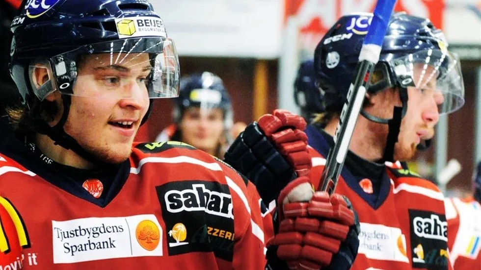 Dennis Fröland och Emil Georgsson ser belåtna ut i VIK-båset.
