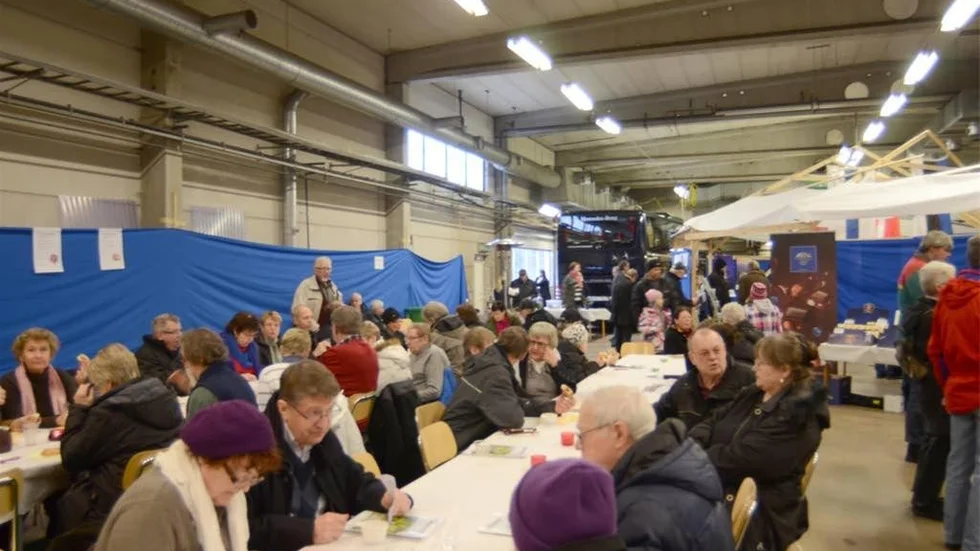 Det kom närmare 1 000 personer till Hallens buss i Ankarsrum under lördagen då det nya reseprogrammet presenterades.