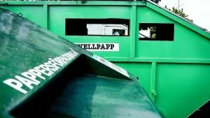 Sortering. Flera återvinningsstationer finns det i Västervik men även till dessa kan det vara svårt att ta sig för dem som helst skulle vilja källsortera redan i den egna bostadsfastigheten.Foto: ANDREAS SMITZ