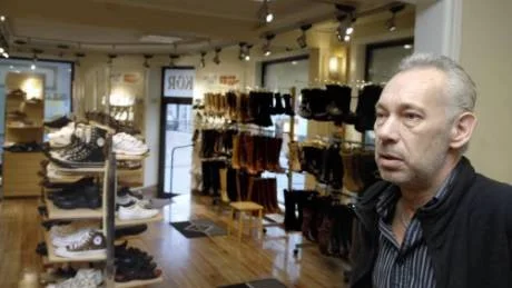 Jarméus blir Kalle P. Butikschefen Åke Ingbrand berättar att han får besök av många oroliga kunder. "Ska det bli brödbutik?" Den nya ägaren, Kalle P, har samma namn som ett konditori som tidigare fanns i Västervik.Foto Anders Liljegren
