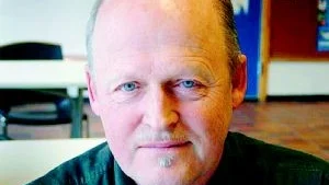 Roland Karlsson, Överum. - Jag gillar att se på de täta och snabba innebandymatcher som brukar visas. Dessutom ser jag gärna på landskamper i ishockey.