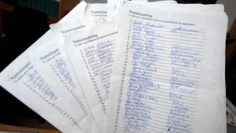 Namnprotest. Mer än 600 namnunderskrifter har kommit in till kultur- och fritidskontoret i Västervik. Namnen som kommer från när och fjärran ställer sig alla bakom en satsning på en samlingsplats för unga i Loftahammar. Foto: Elin Lundholm
