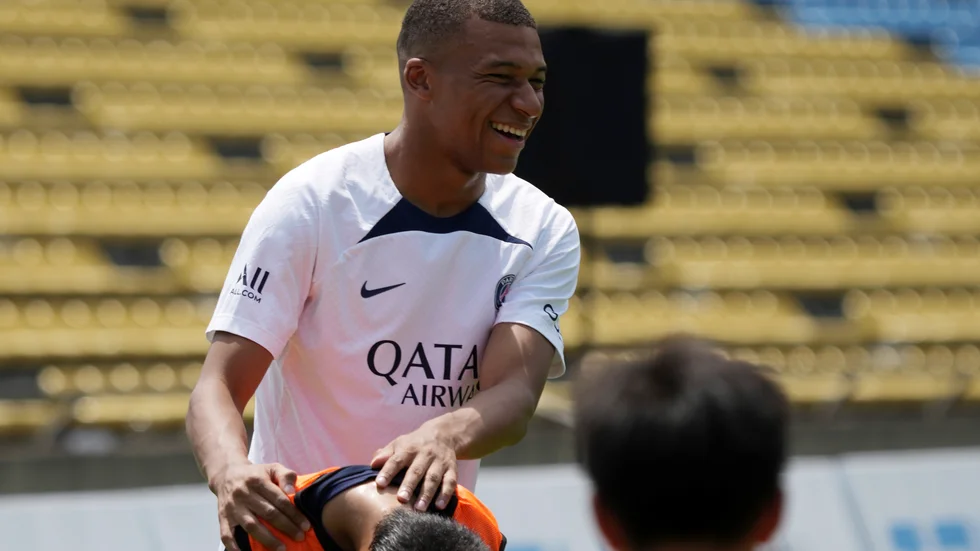 Camille cyklade nio mil för att hjälpa svårt sjuka barn och att få träffa Kylian Mbappé. Arkivbild.