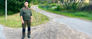 Grushögen har växt under flera år – nu har han tröttnat: "Gräsklipparen blir jordfräs"