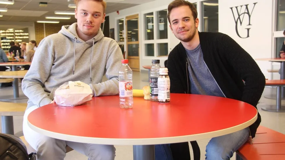 Jacob Ström och Jakob Karström från Bålsta gjorde högskoleprovet i Enköping. ?Foto: Thomas Lindblom