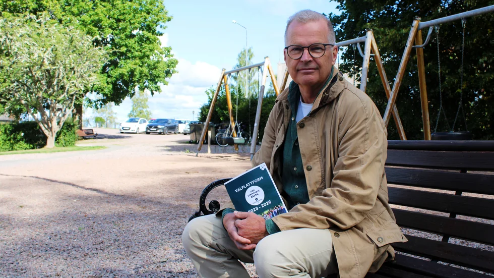 "Jag tycker att det är viktigt att hela kommunen utvecklas och att det finns service överallt. Det är viktigt för tätorten att vi är en hel kommun som lever och att landsbygden frodas. Att vi har ett jordbruk och lantbruk är lika viktigt för de som bor i stan", säger Jacob Käll (C).