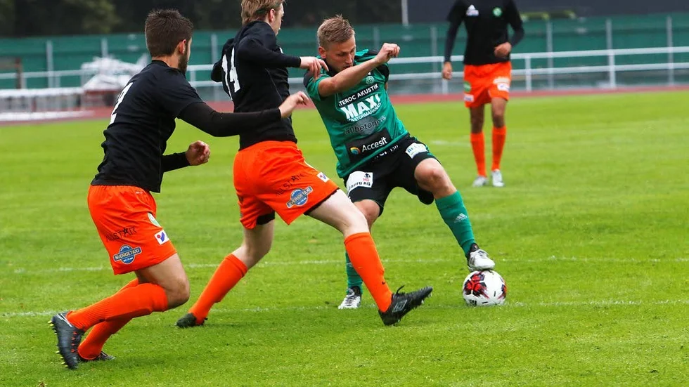 Jonathan Böckert är en av tre spelare ESK hoppas få se i truppen även under hösten.