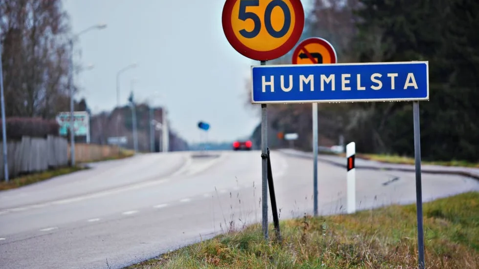Bilen stoppades mellan Enköping och Hummelsta.