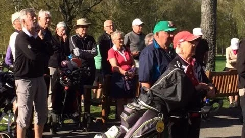 Ett sextiotal förväntansfulla seniorgolfare deltog i årets första tävling.