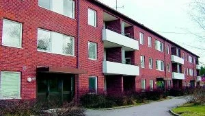 Till försäljning igen. På Tjädervägen 10 i Ankarsrum har det funnits planer av danska entreprenörer för fritidsboende åt sina landsmän. Det har inte lyckats varför fastigheten nu åter är till salu. Foto: MARGARETA LJUNGBLAD