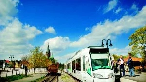 Tågbesök. Den nya sortens tåg ska kunna effektivisera kollektivtrafiken tror VTI, Väg- och transportforskningsinstitutet, som just nu håller på att prova tågen i Östergötlands trafiknät. Men även Västervik fick ett besök av tåget, som är inlånat från Tyskland.Foto: Matilda Ahl