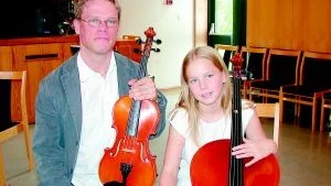 Sommarkursens yngsta elev var Aranka Westman, 12 år. Dotter till läraren Torbjörn och redan duktig cellist.