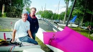 Australier i ledning. Darren Bundock, till vänster, och Aaron Worrall, som är rankade femma i världen, leder tornado-EM efter fyra seglingar.