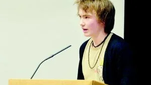 Betala maten. Gratis skollunch på gymnasiet var inget i Måns Pedersen smak. Han yrkade på avslag för motionen om gratis lunch, och han fick som han ville.  Foto: Andreas Oskarsson