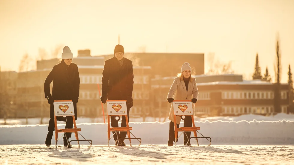 ”Vi är regionens bank, för kunderna som bor och lever här, och för de som har hjärtat här uppe”, säger Anna Boström, marknadschef Sparbanken Nord. Här tillsammans med Gunnar Eikeland, vd, samt Erika Mattsson, chef hållbarhet/samhälle.