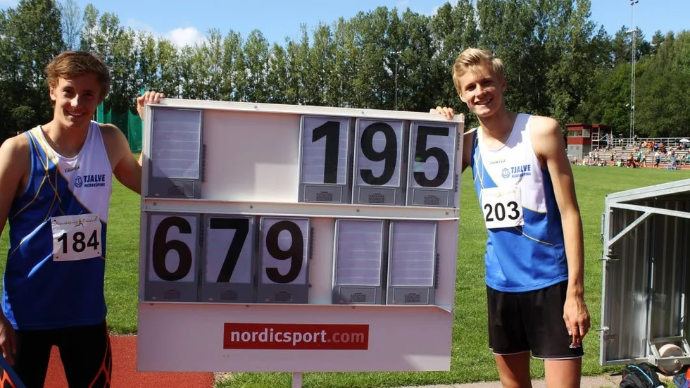 SM-guld. Jonas Renz (till vänster) och Joakim Wadstein är färska ungdomsmästare i längd respektive höjd.