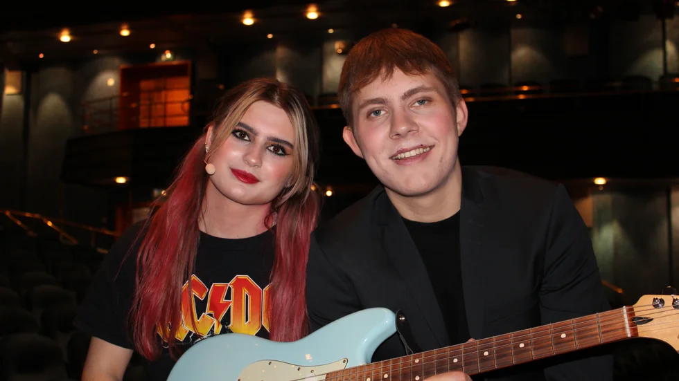 Alicia Holmberg och Ludvig Jalkner från avgångsklassen på musikprogrammet på De Geergymnasiet.