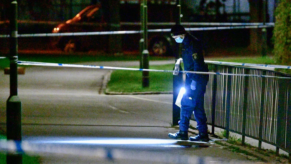 Den svårt skadade tonåringen hittades på en gångbana i Malmö den 30 september förra året. Nu döms en före detta klasskamrat för mordförsök. Arkivbild.