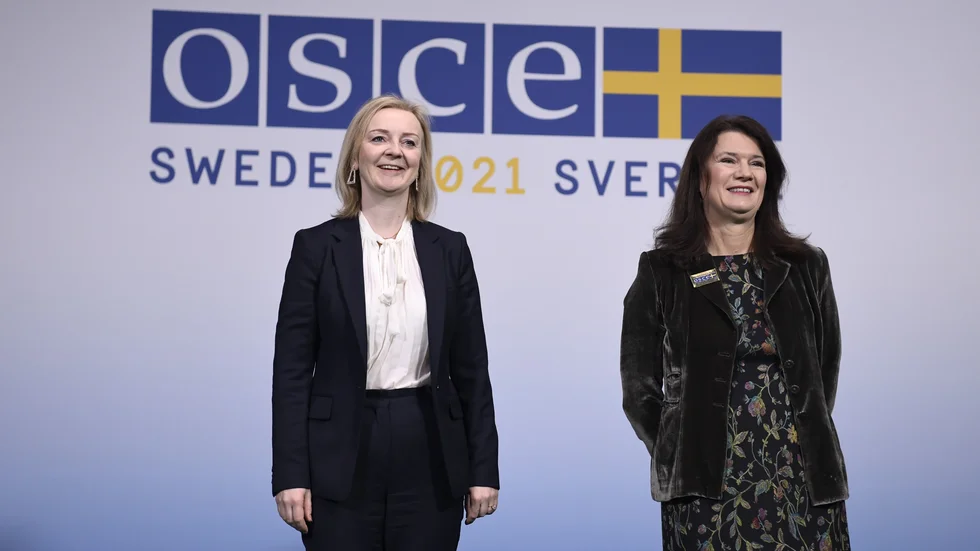 Dags att samtala igen. Utrikesminister Ann Linde (till höger i bild) reser till London för att återse Storbritanniens utrikesminister Elizabeth Truss. Här vid ett möte i början av december.
