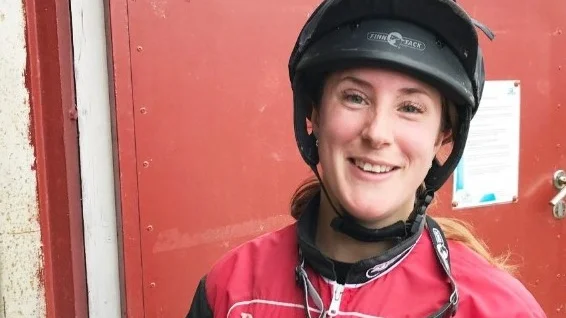 Bodenamatören Maria Bodin öppnade V4-spelet i Skellefteå med en dubbel och var nära ett hattrick.