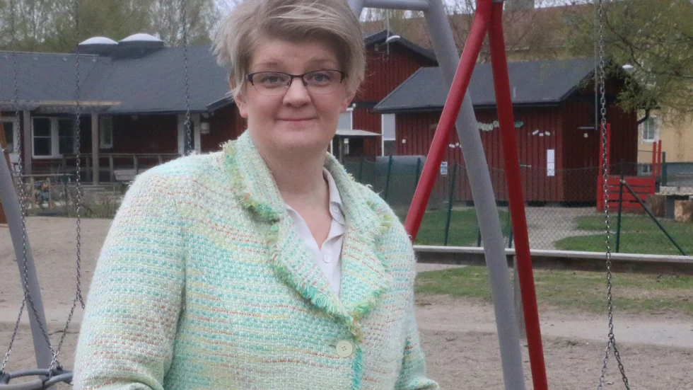 Sara Eriksson, själv förälder till ett barn som är hemmasittare, ser positivt på möjligheten till distansundervisning. "Men det ska inte tas som en lösning för skolan att komma förbi sitt ansvar att tillhandahålla de resurser som eleven är i behov av i skolan".