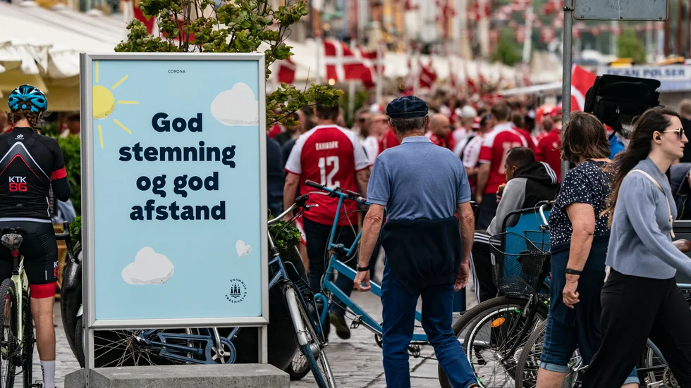 Danmark är befriat och danskarna fröjdar sig försiktigt. Covid-19 är en lömsk typ.