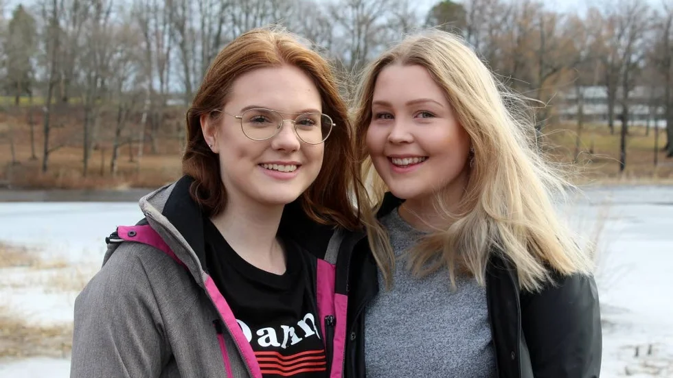 Förstagångsväljare. Bergskaeleverna Evelina Sjöberg och Ellen Johansson är förstagångsväljare och tycker att det ska bli spännande att få rösta i år.