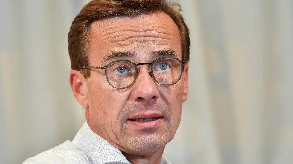 Ulf Kristersson hade en formel i regeringsfrågan som hjälpte partiet  att lyfta. Nu har fronten spruckit och formeln är till ingen hjälp.