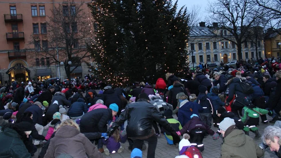 Julgransplundring på Tyska torget i Norrköping.