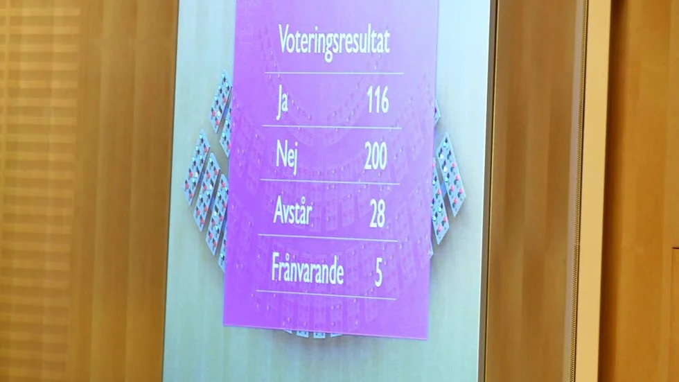 Voteringstavlan från den 14 december förra året  talar sitt tydliga språk.  Underläget är rekordstort för S.
