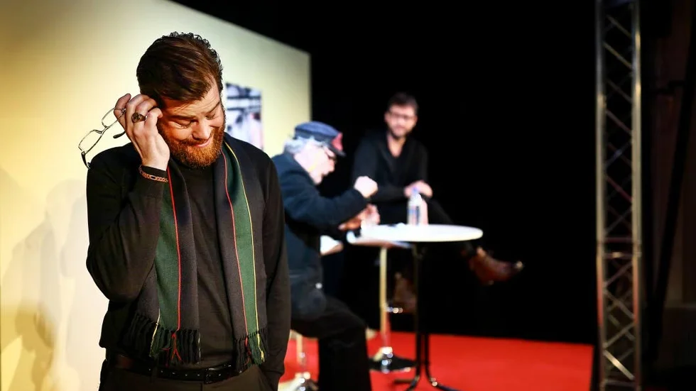 Tobias Almborg, Richard Carlsohn och Maurits Elvingsson i Nån sorts lugn före stormen.