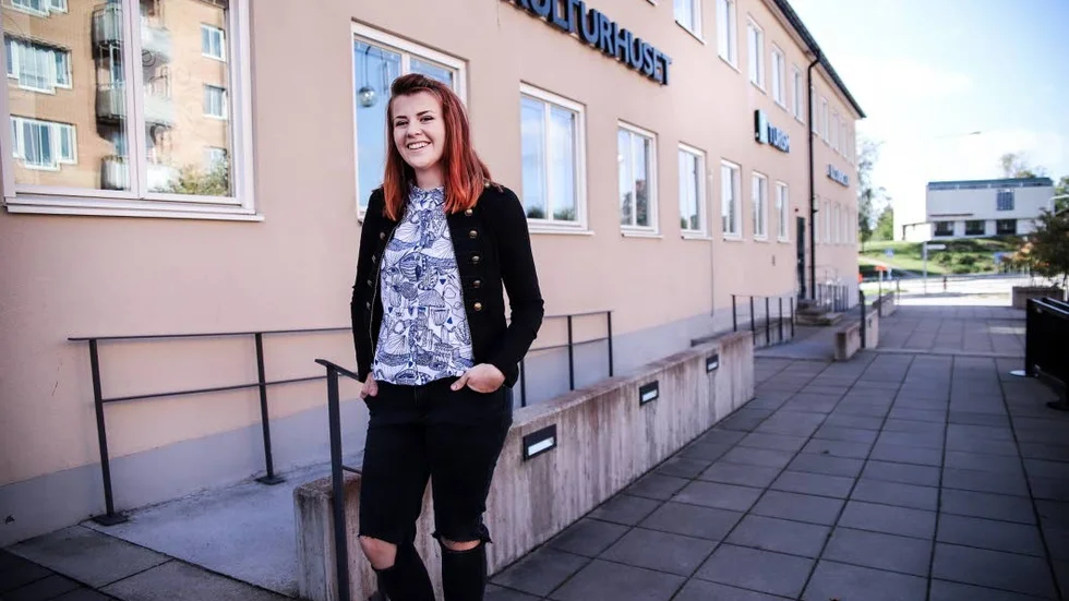 Astrid Joelsson startar en teatergrupp för ungdomar.