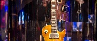 Clabbe om sina gitarrer