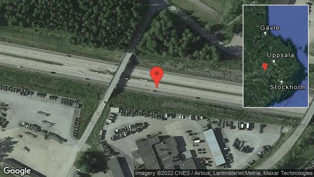 Personbil stillastående på E18