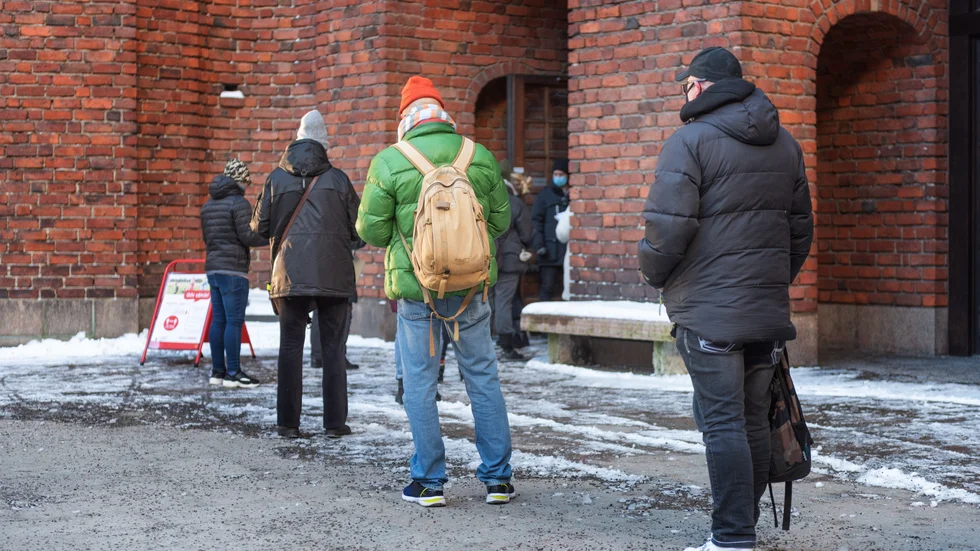 Vissa personer kan på grund av sjukdom inte vaccinera sig. Men man ska inte tvingas att redogöra varför för varenda människa, tycker insändarskribenten.  