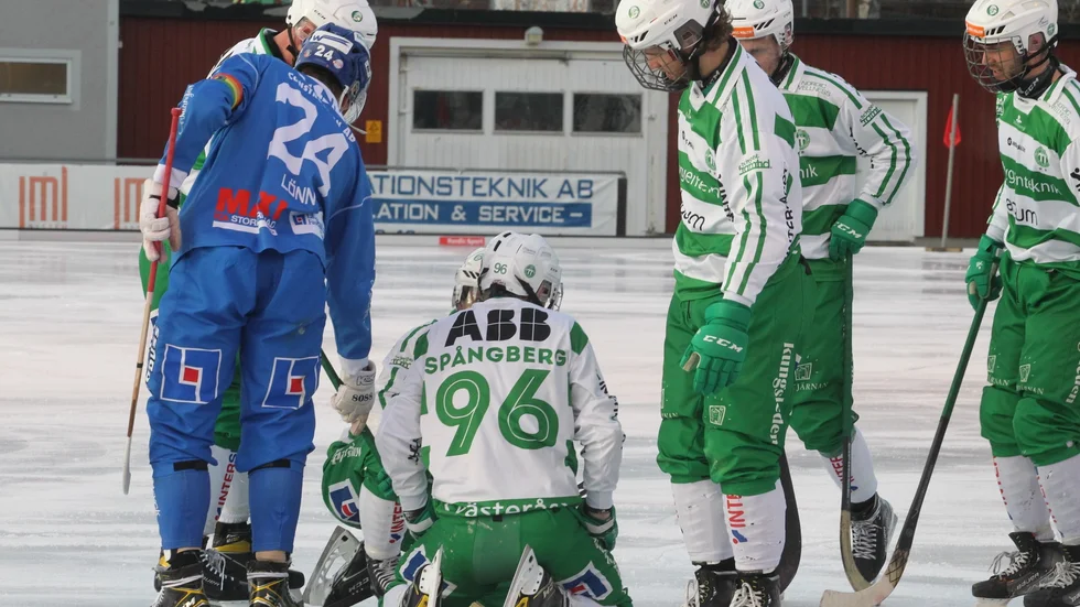 Viktor Spångberg är mör dagen efter, men hoppas kunna spela på tisdag borta mot AIK. IFK Motala för sin del gör en ändring till Tellus hemma på måndagen.