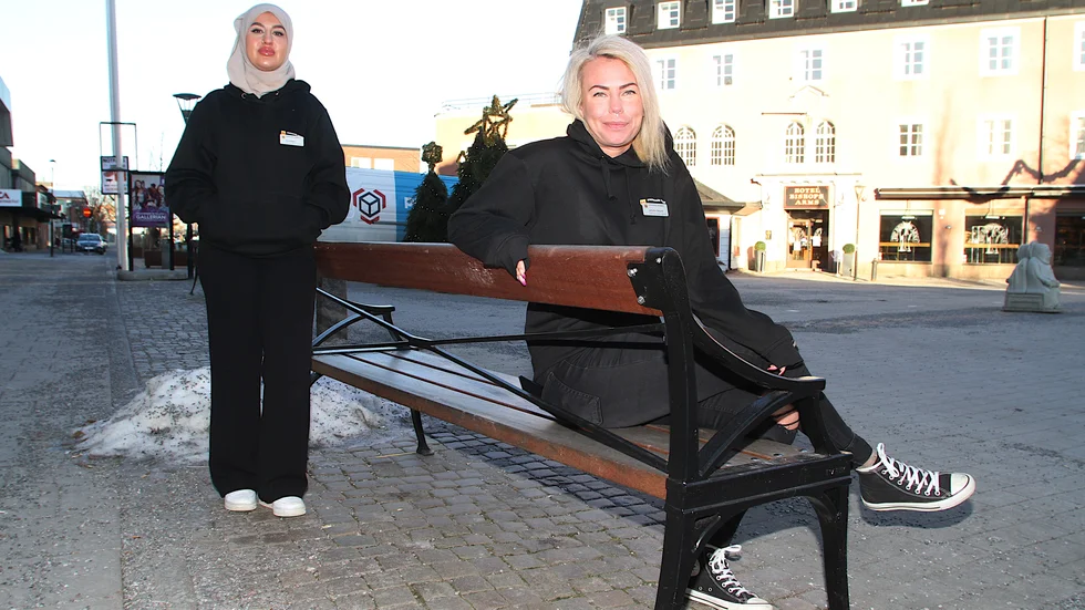 Sara Palani, från Eskilstuna, och Jennifer Eklund, från Strängnäs, är kommunens nya ungdomsvägledare. Den tredje vägledaren heter Dina Bishara, ej med på bild, och kommer från Södertälje.