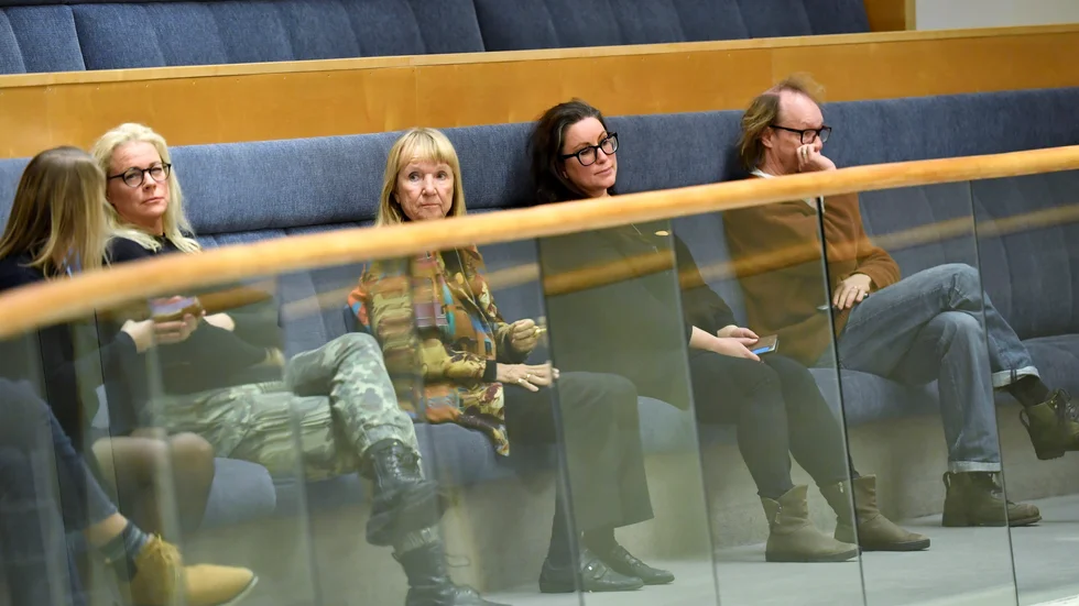 Malena Ernman, Vicky von der Lancken, Lisa Nilsson och Johan von der Lancken på åhörarläktaren under dagens partiledardebatt.