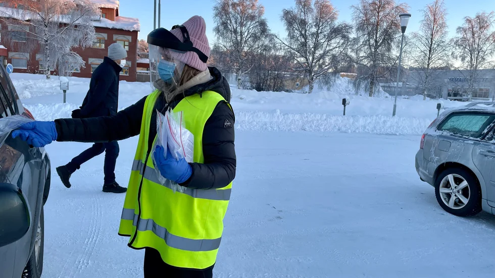 Under måndagen tvingades Region Norrbotten avboka provtagningar för covid-19 på grund av personalbrist. 