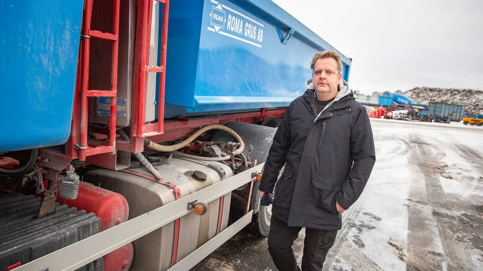 Magnus Lindby, vd för Roma Grus AB, arbetar sedan de två olyckorna förra veckan med att ta hand om sina två förare som var inblandade i kollisionerna.