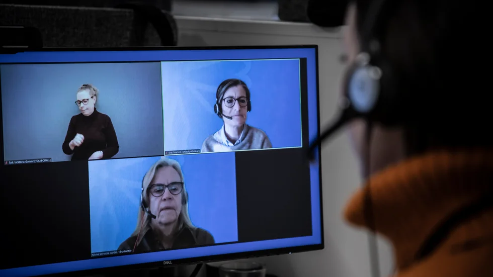 På fredagen höll Region Östergötland presskonferens om covid-läget i länet. Smittskyddsläkare Britt Åkerlind och vårddirektör Ninnie Borendal Wodlin deltog bland flera andra företrädare för regionen.  