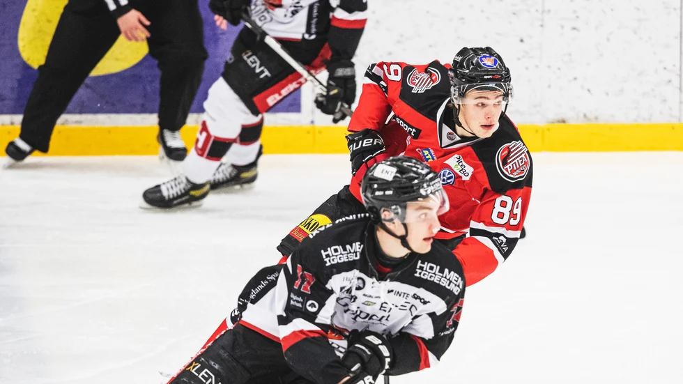 Isak Holmström återvänder till Piteå Hockey nästa säsong. "Det känns skitkul att vara hemma igen", säger 20-åringen. 