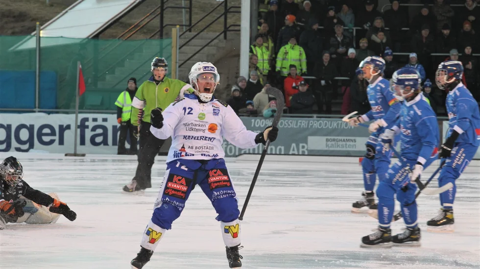 Tim Persson gjorde mål för Villa-Lidköping senast laget spelade i Motala, SM-kvartsfinalen i våras. Allt talar för Villa i lördagens match på K bygg arena.