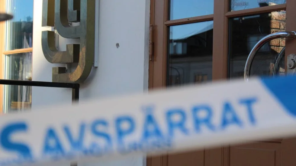 


Restaurangen spärrades av efter den andra skottlossningen i vintras, ingen människa ska ha skadats. Varken då eller vid de två senare skottlossningar i Norrköping. Däremot skadades en man i 25-årsåldern i april efter att ha blivit skjuten. Ingen person har gripits för något av brotten.



