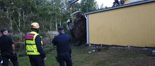 Bil voltade in i garaget