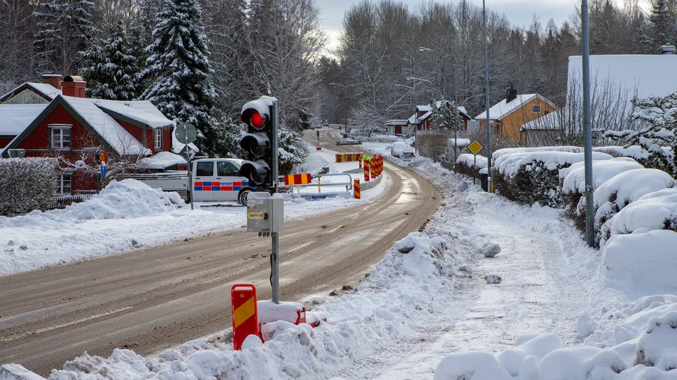 På grund av en vattenläcka är det avstängt på Linköpingsvägen.